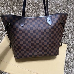 Louis Vuitton Neverfull MM Gently Used excellent condition 100% Authentic